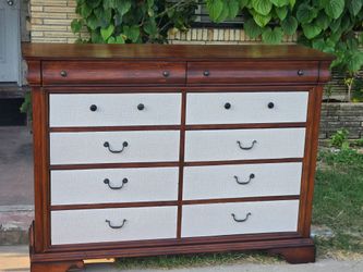 DRESSER