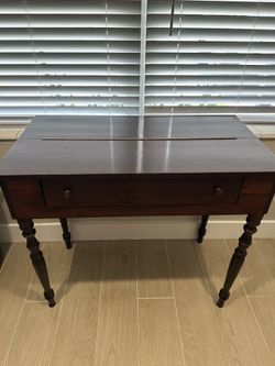 Table & Desk
