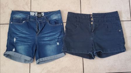 Juniors Shorts. Size 11