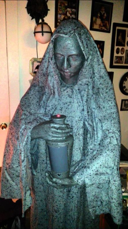 Static untimely death statue spirit Halloween prop