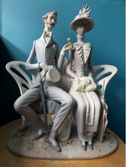 Lladro Lovers in the Park