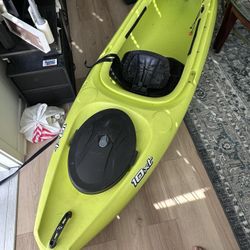 OFFER WILL ACCEPT ANY PRICE Old Town Vapor 10XT solo recreational kayak