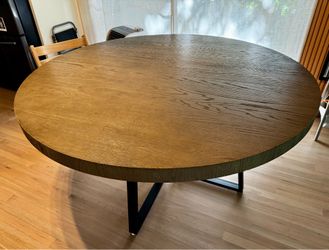 Restoration hardware dining table 60”