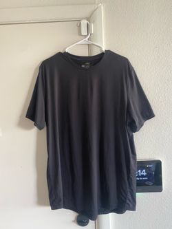 UNRL Men’s large t-shirts