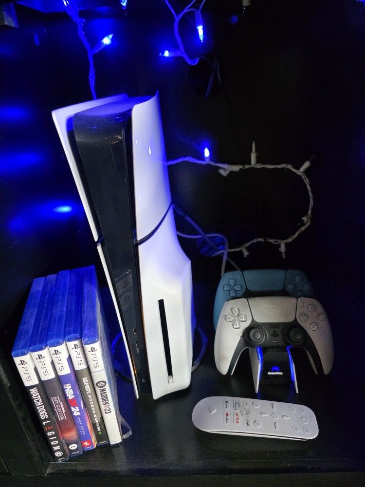 PS5 W/Games And 2 Controlers