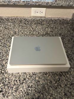 MacBook Air M2, 13” — 256GB/8GB — Like New, 94% Battery
