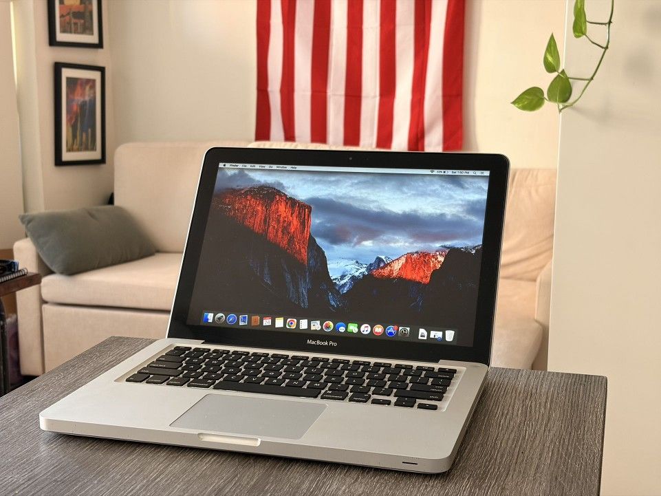 2011 Apple MacBook Pro 13.9" Intel Core i5 4gb Ram 250gb HD Working Great, High Sierra OS And Ms Office And Charger