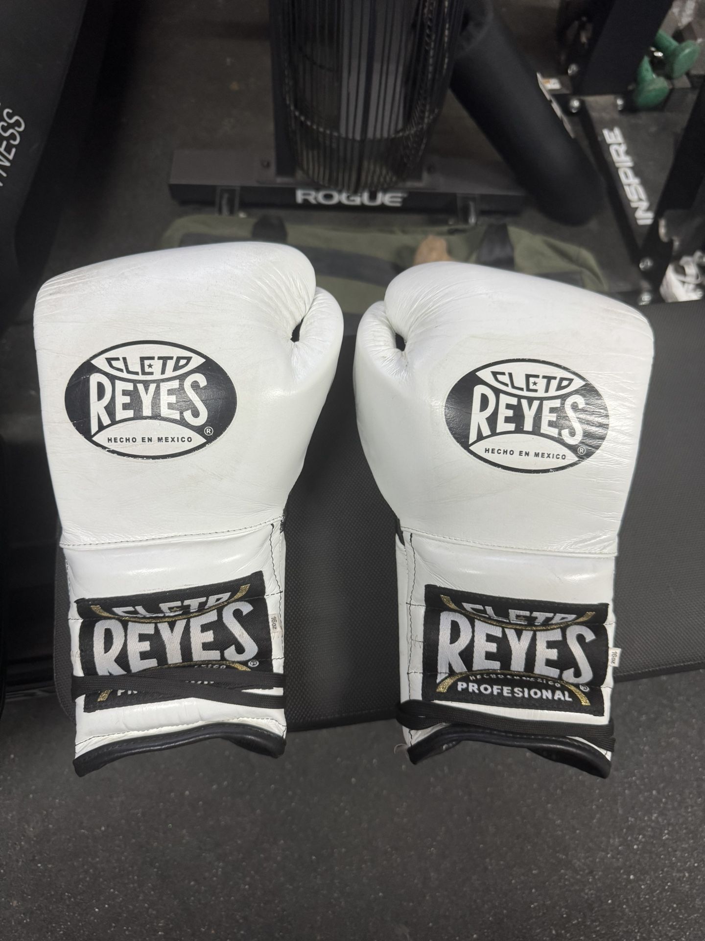 Cleto Reyes Lace Up Boxing Gloves