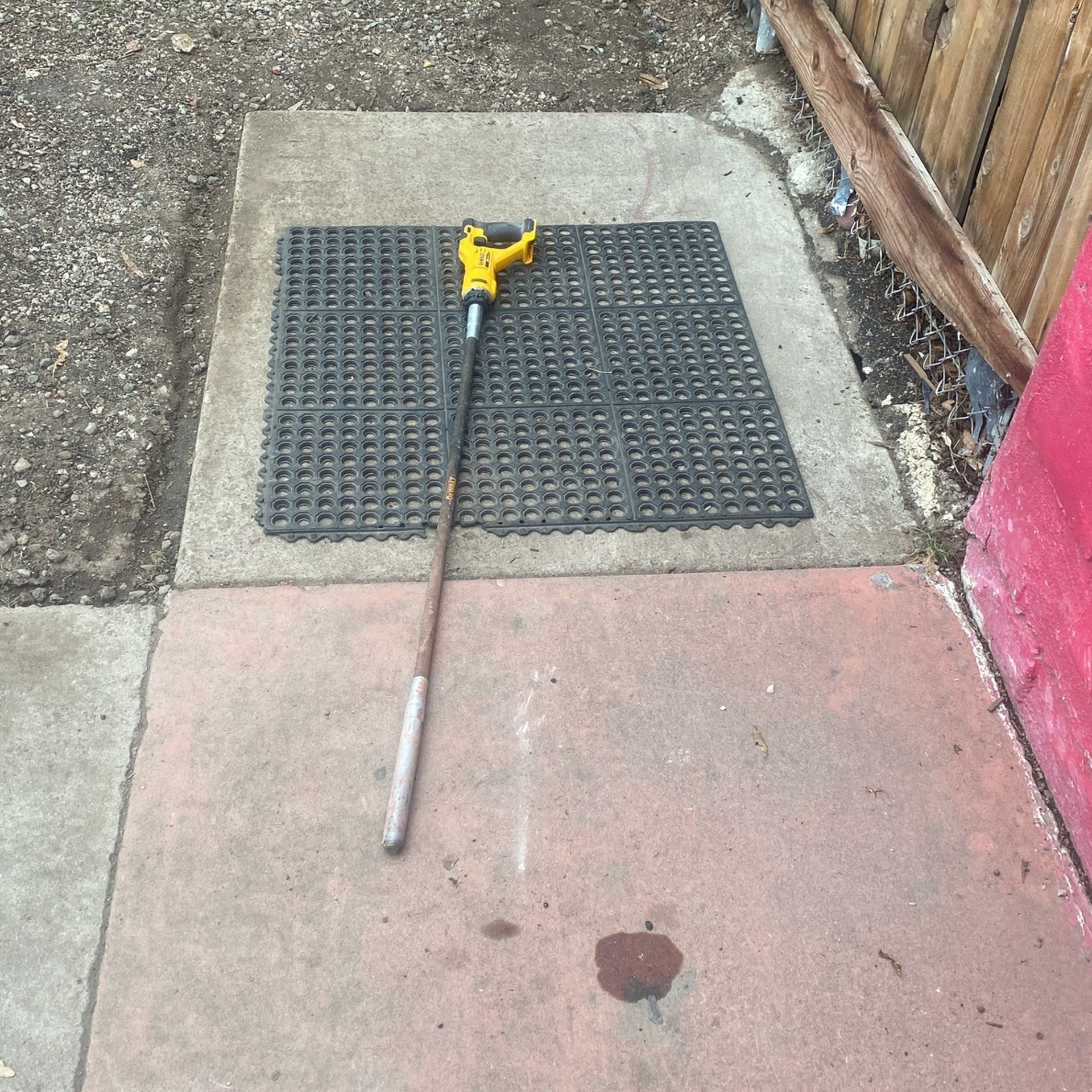 DeWalt DCE531 20v Cordless Pencil Vibrator