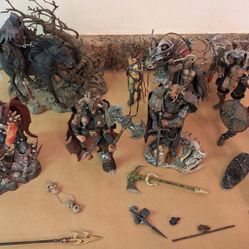 McFarlane Toys Spawn the Bloodaxe and Thunderhoof deluxe action figure sets