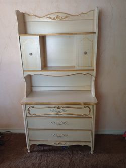 FRENCH PROVINCIAL BEDROOM SET PERFECT FOR A LITTLE GIRL'S ROOM