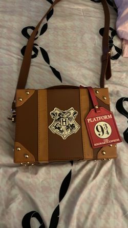 Harry potter handbag and collectibles