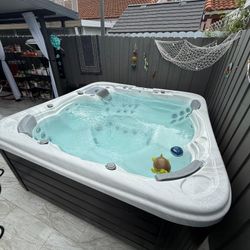 BRAND NEW HOT TUBS FOR SALE FINANCING AVAILABLE 