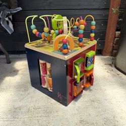 Toy Wooden Zany Zoo Activity Center 