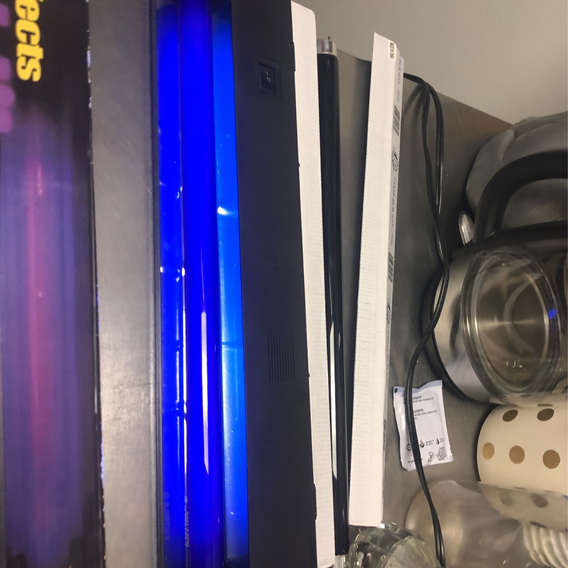 2 18 Inch Black lights With  Two Replacement Bulbs 