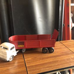 Stuctro Toys Truck.