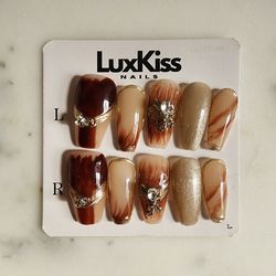 LuxKiss Nails Press-On Nail Set