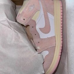 Pink Jordan 1s 