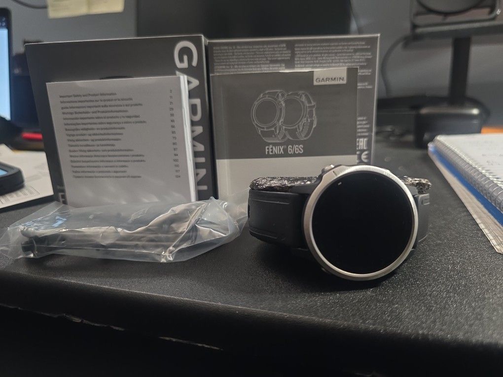 GARMIN FENIX 6S LIKE NEW ONLY WORN 4 TIMES  WITH BOX
