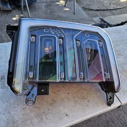 Ford F250 F350  Right  Headlight Lid Led 23 To 25