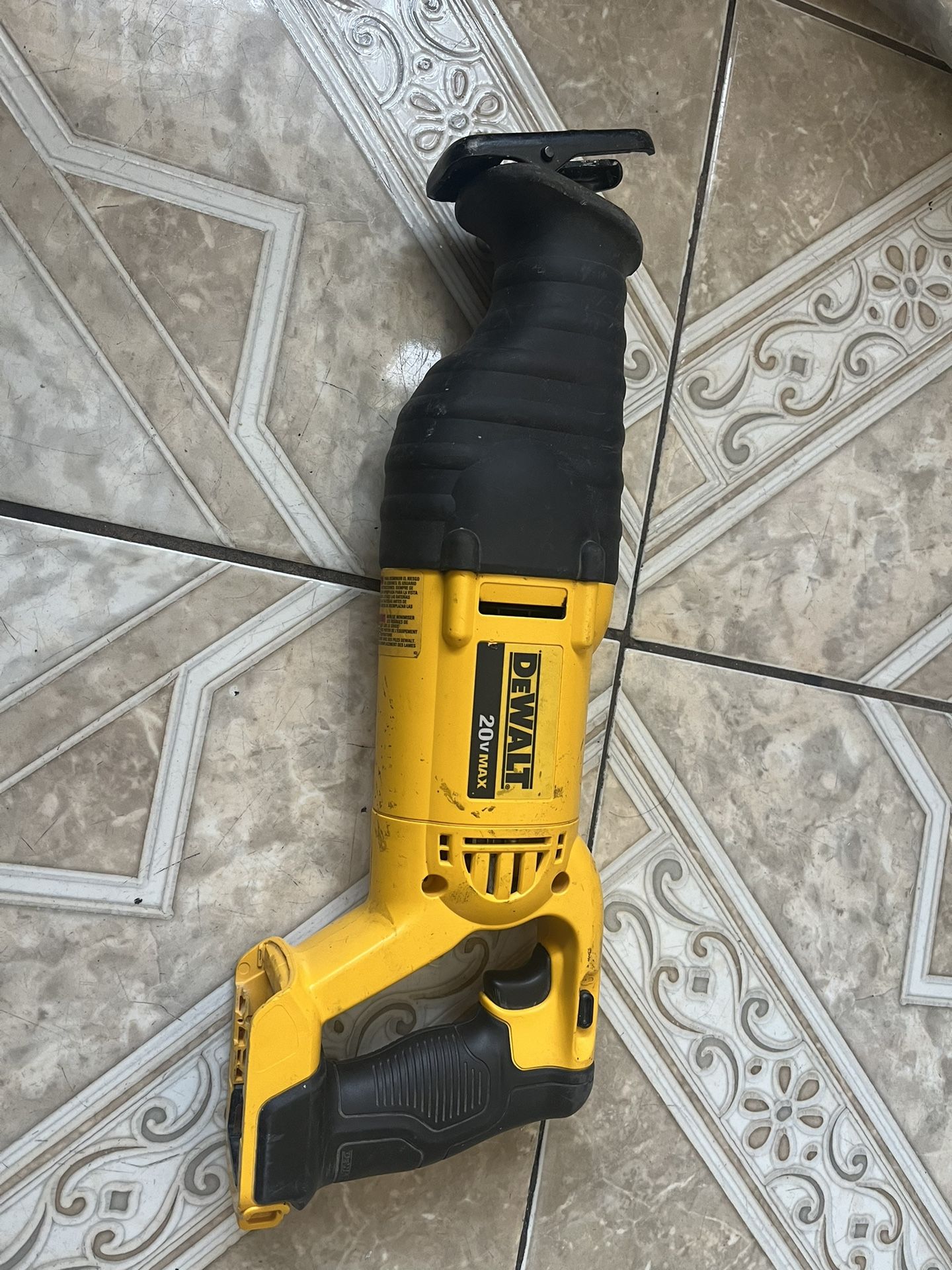 dewalt 20v receiprocating saw