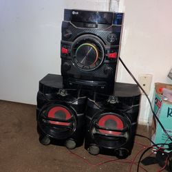 LG Speaker System With All Cords