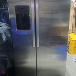 GE Side-by-side 25.3cu. ft Ref.  $800