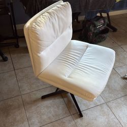 Cushioned Swivel Chair 