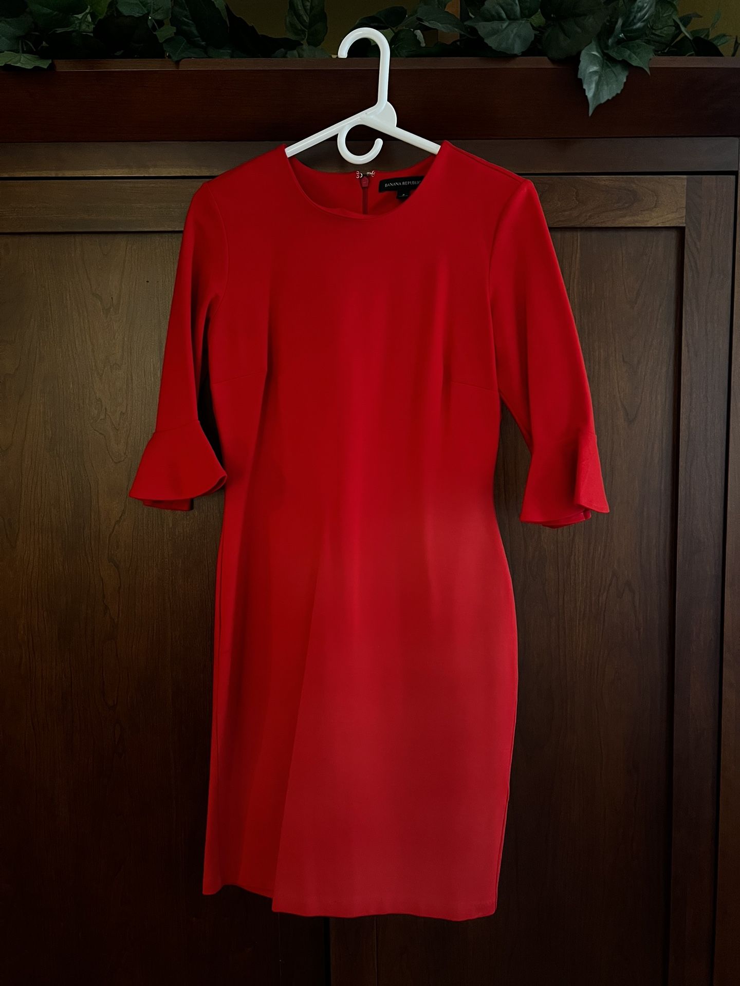 Dress Red, Banana Republic