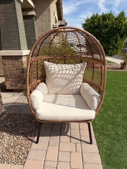 Egg Chair—Excellent Condition!