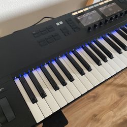 Komplete Kontrol Km2 61 + Stand