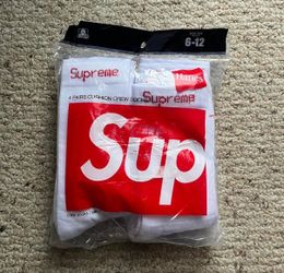 Supreme socks