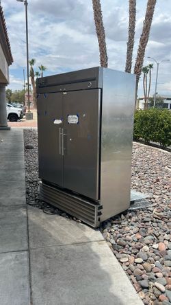 Free 2 door cooler reach in for parts only