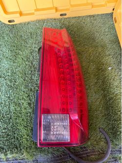 2009 Cadillac Escalade Right/passenger Side Tail light