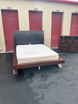 QUEEN PLATFORM BEDROOM SET with dresser & mattress