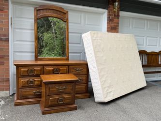 Solid Oak Queen-Sized Bedroom Set