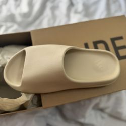 adidas Yezzy Slide Bone Color Brand New 