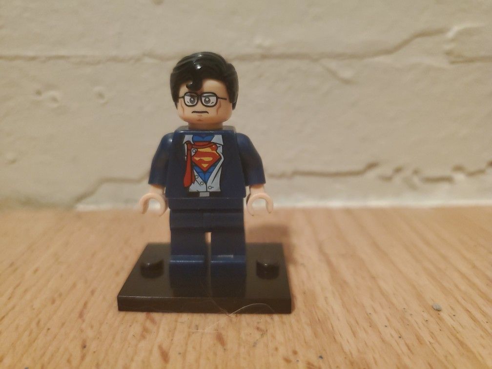 Lego DC superheroes Clark Kent minifigure