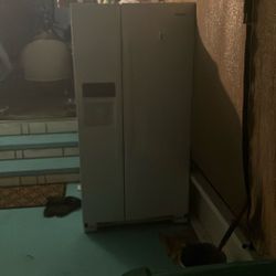 Semi New Fridge Excellent Condition Bought A Touch Screen One Don’t Need Asking For $500