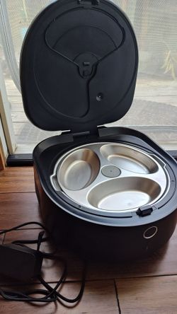 Refrigerated automatic wet food feeder