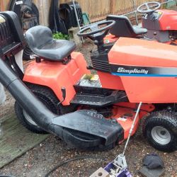 Commercial 

38"simplicity broadmoor  14hp V-TWIN Vangaurd  Bagger And Blower