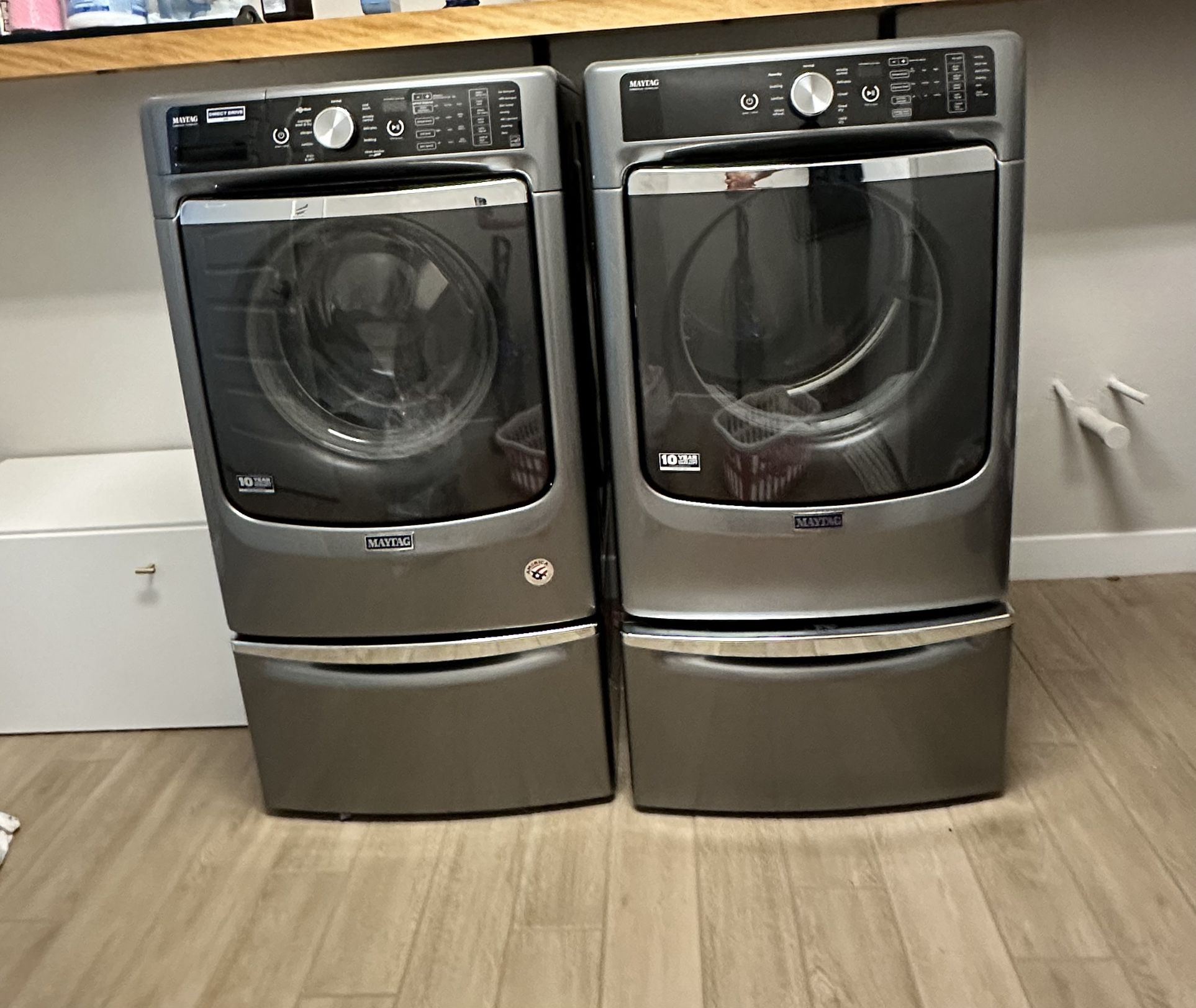 Maytag Washer And Dryer With Pedestals 