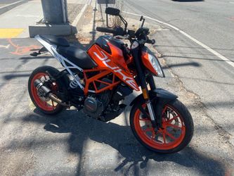2017 KTM Duke 390, very low miles!