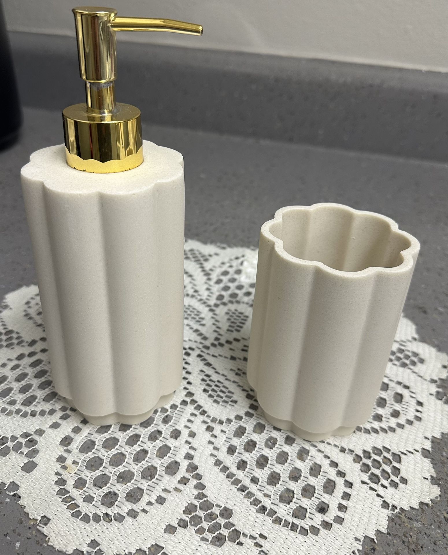 Bathroom Hand Soap Conditioner And Cup