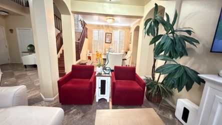 Beautiful set of two Ruby steelcase armchairs in excellent condition
