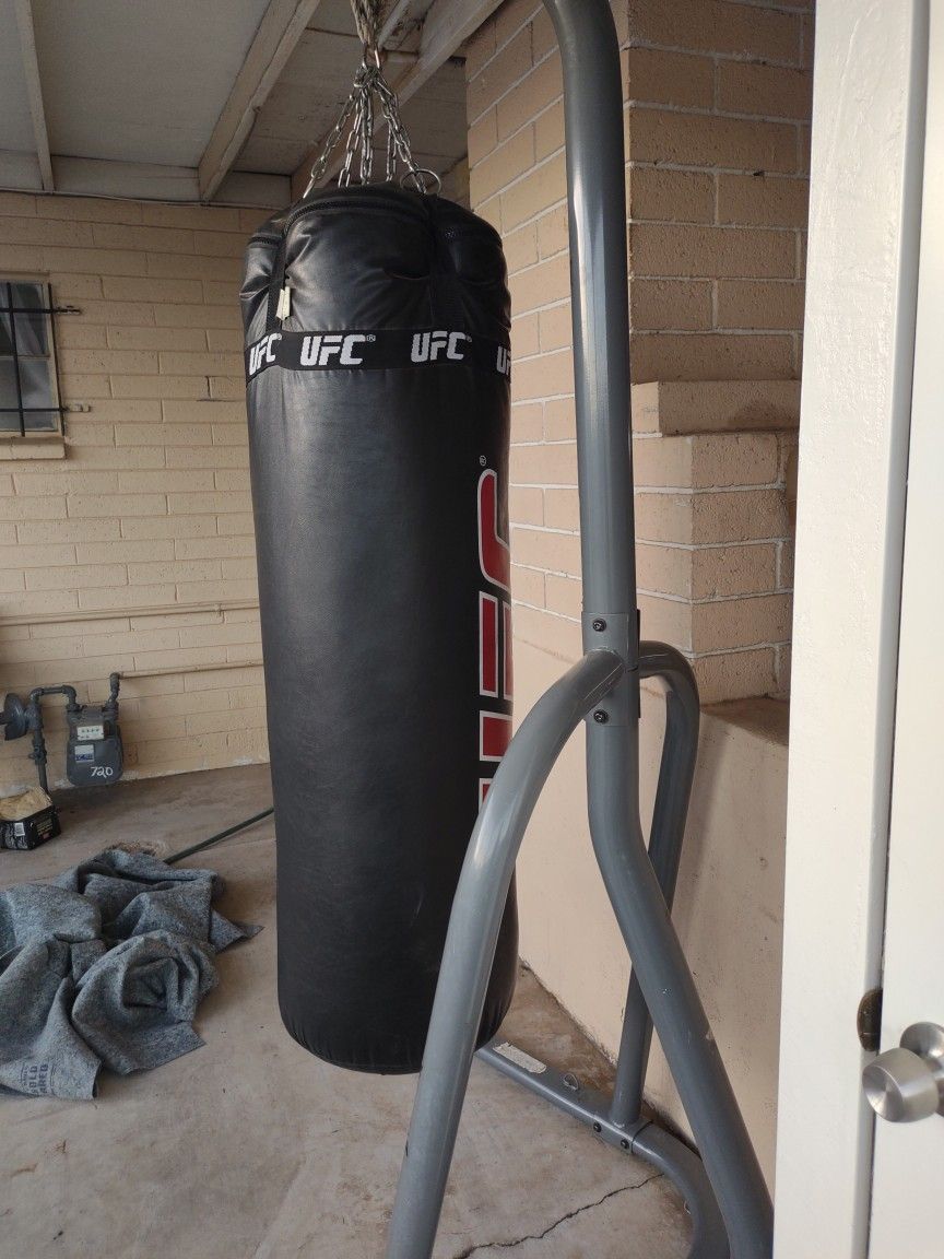 ufc heavy bag 100lb punching bag with stand - Main Image