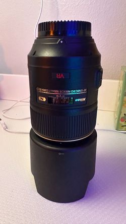Nikon 105mm 2.8 F mount Macro Lens in Like New Condition!