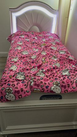 Twin size bed