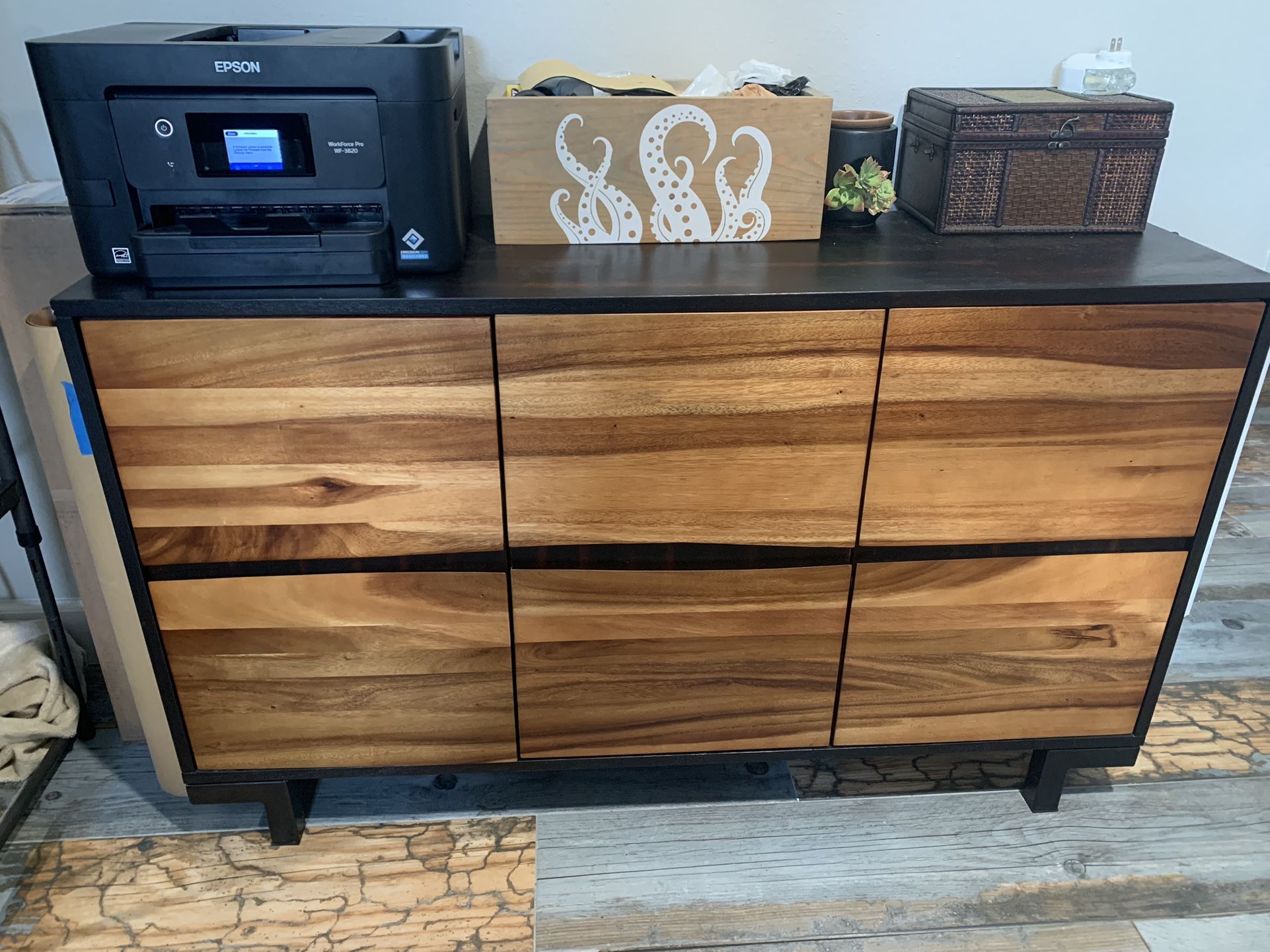 Cabinet / Tv Stand