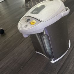 Insulated electric kettle